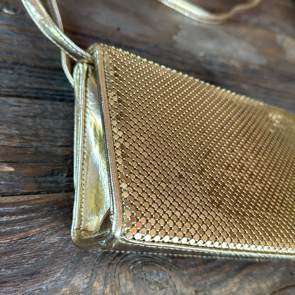 Vintage (80’s) Whitings & Davis liquid gold, leather metallic Crossbody. GVC‎ - Picture 3 of 12